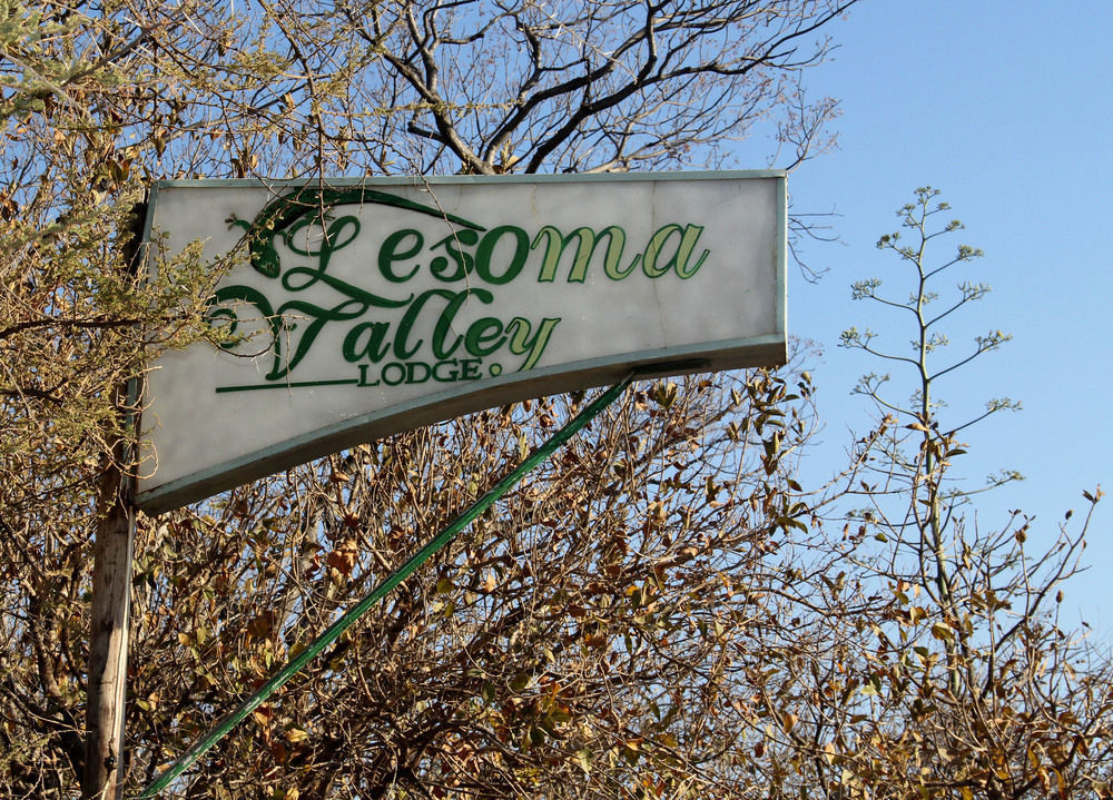 Lesoma Valley Lodge Kasane Exteriör bild